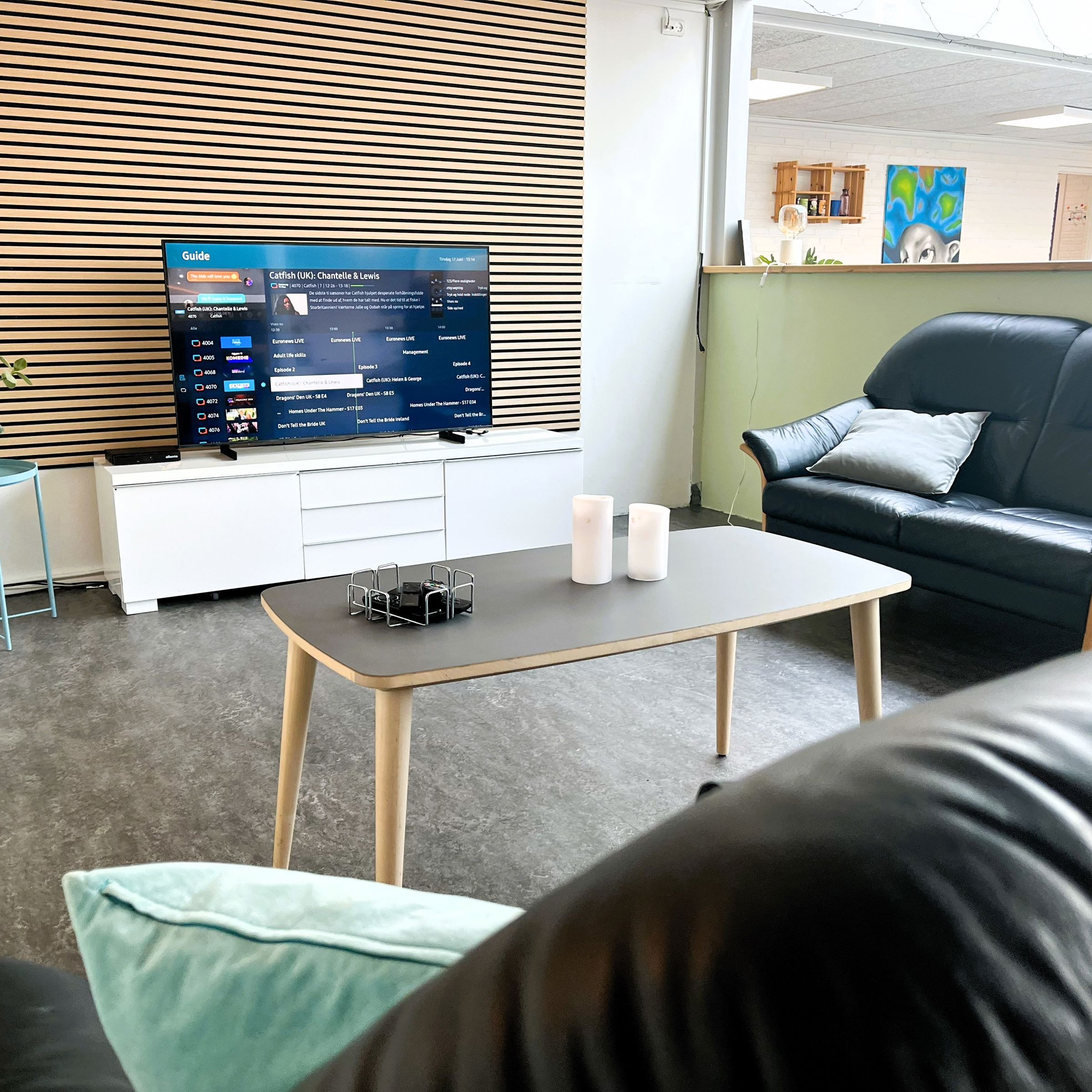 Sofagruppe og tv